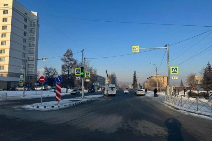 В Новосибирске машина скорой помощи сбила ребенка