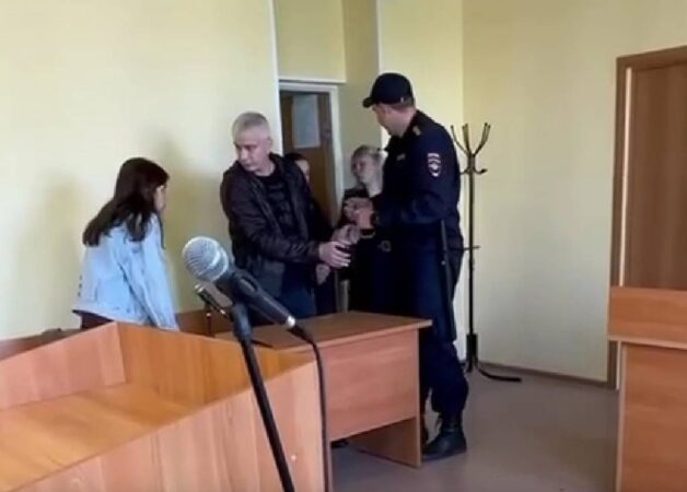 В Новосибирске бывший участковый получил реальный срок за взятку от мигранта