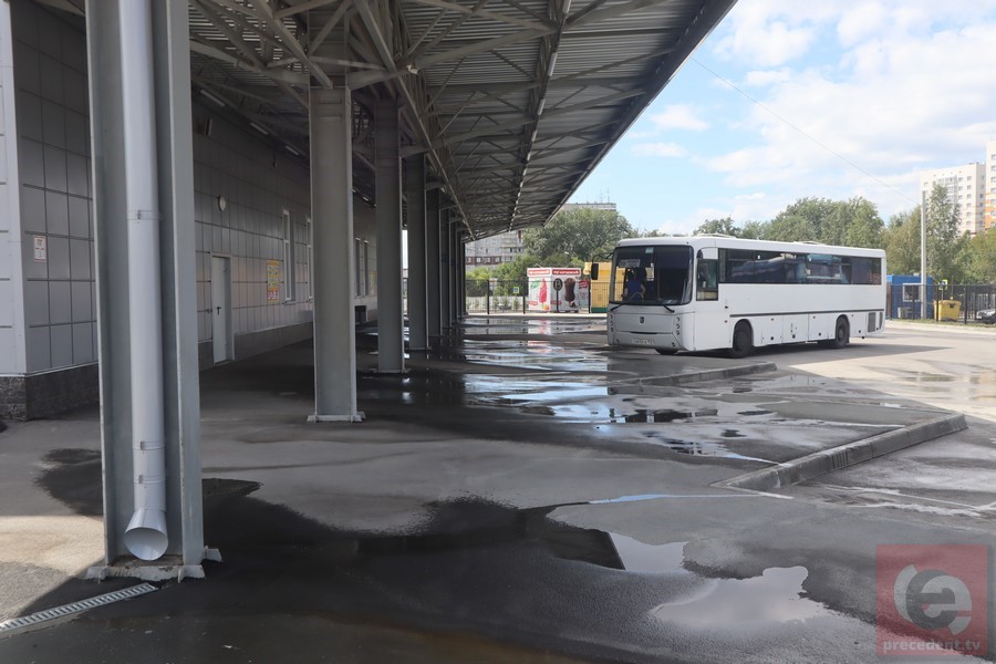 В Новосибирске сотни горожан вышли на улицу протестовать против отмены автобусного маршрута