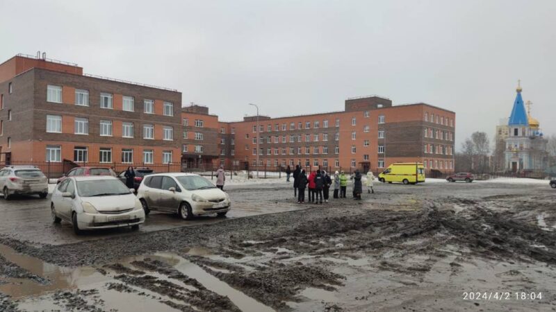 Гимназию в Краснообске эвакуировали после сообщения о минировании