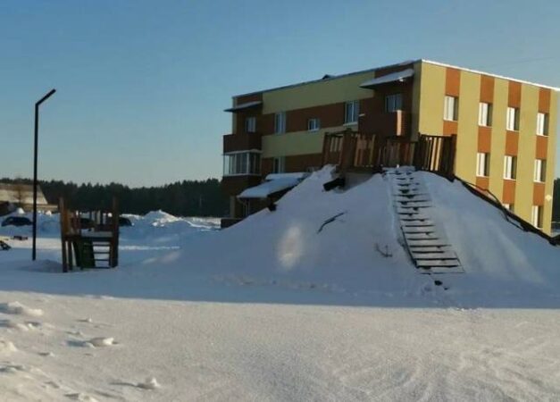 Под Новосибирском в новом ЖК «Елки» люди жалуются на проблемы с благоустройством