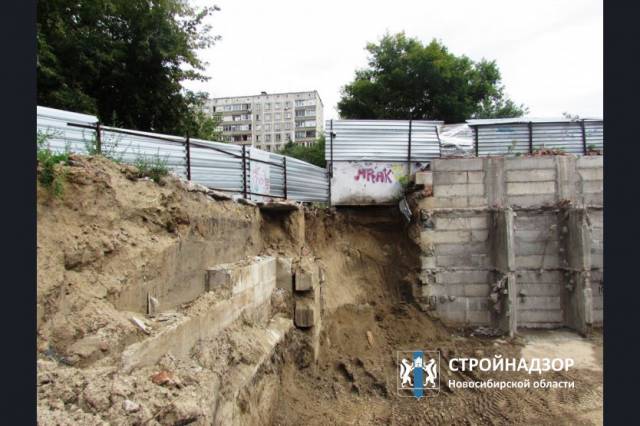 В Новосибирске приостановили работы на опасной стройплощадке