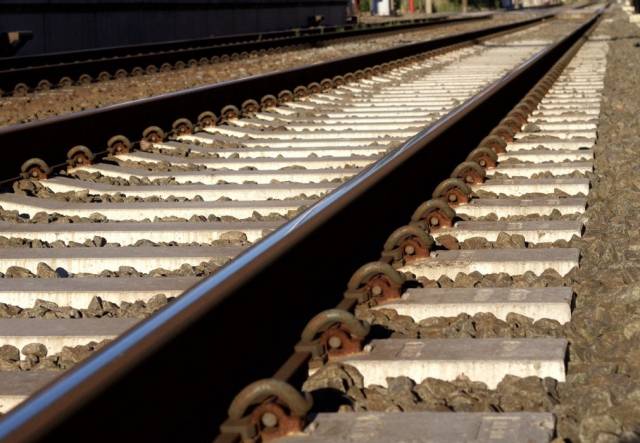 В Новосибирской области проводят проверку из-за гибели мужчины под колесами поезда