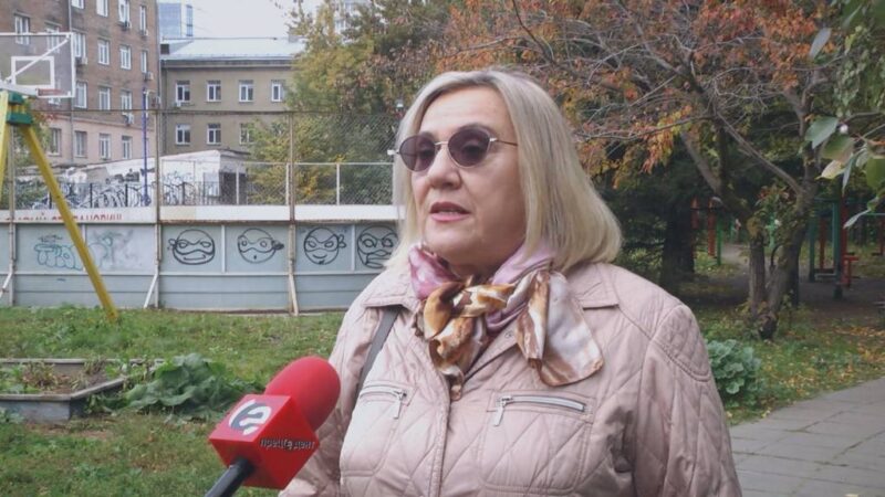 Новосибирцы отстояли хоккейную коробку во дворе дома