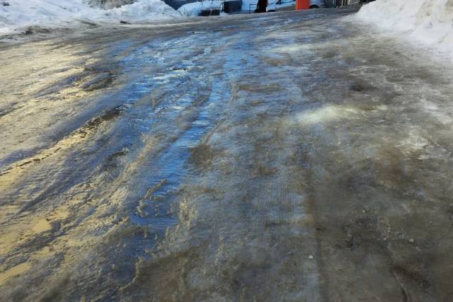 В Новосибирске очистили тротуары от гололеда после вмешательства прокуратуры