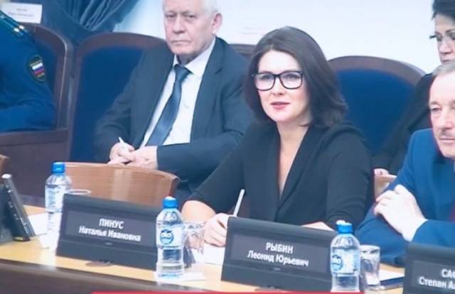 Депутат Пинус из Новосибирска прокомментировала свой отъезд из России