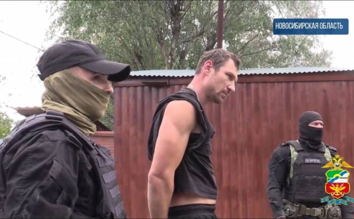 Брали со спецназом: транспортные полицейские «накрыли» подпольную нарколабораторию в Новосибирске (ВИДЕО)