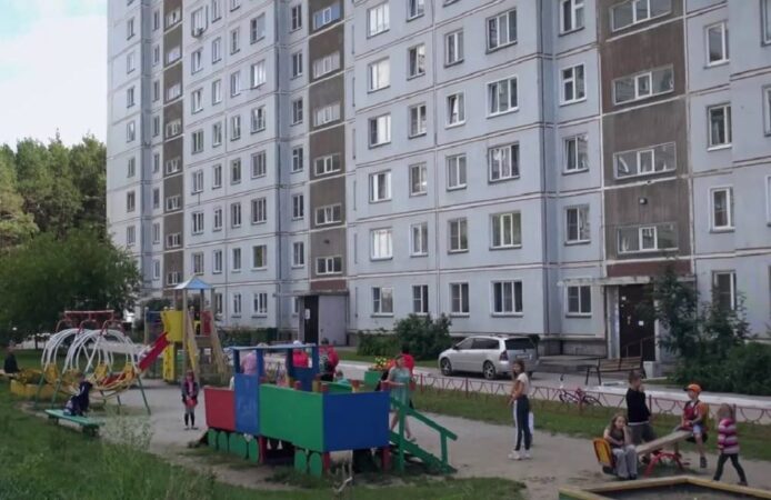 Новосибирцы оспорят в суде требование прокуратуры убрать детские площадки из-за вредного излучения