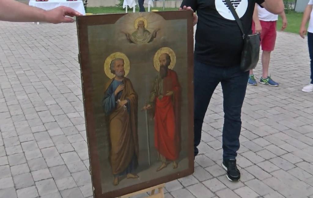 Под Новосибирском активисты фонда «Сделай выбор» подарили храму икону XIX века