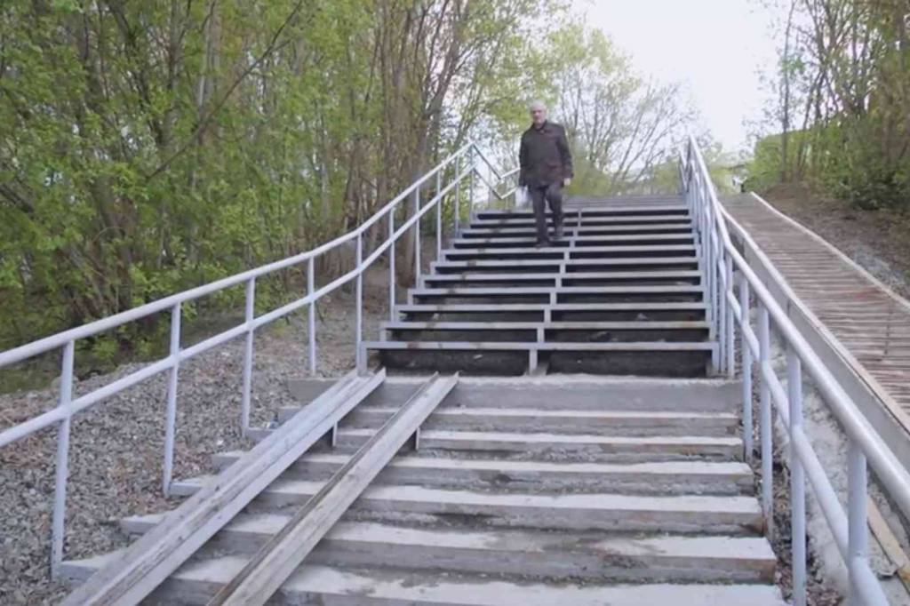 Мэрия Новосибирска пообещала отремонтировать лестницу на Бориса Богаткова в 2023 году