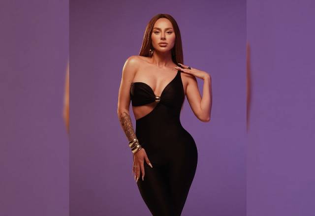 В Новосибирске концерт Анны Асти начался с опозданием на 1