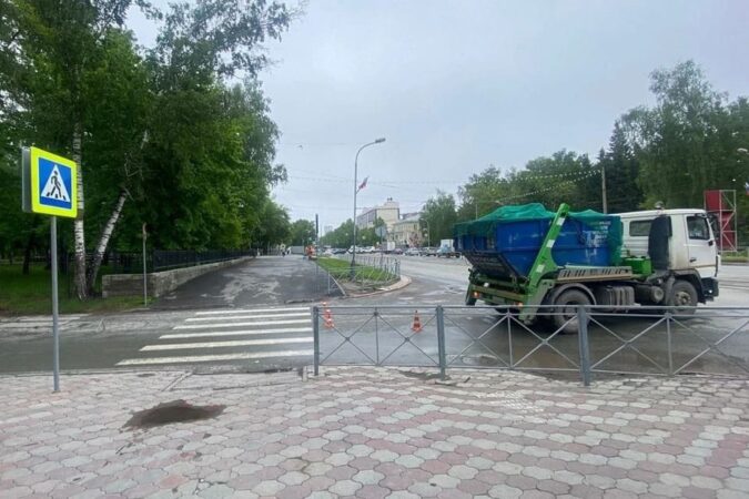 В Новосибирске большегруз насмерть сбил пенсионерку на пешеходном переходе