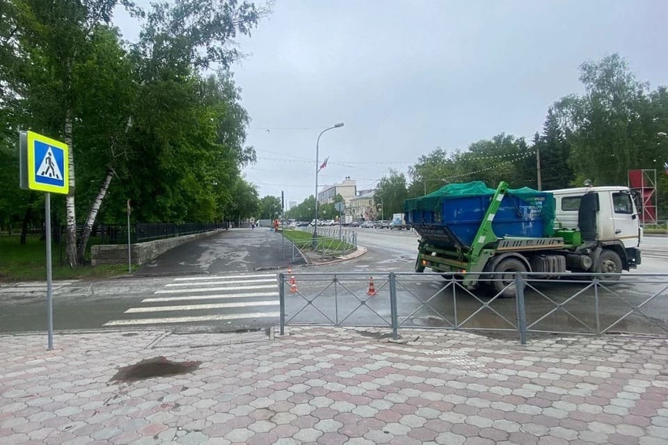 В Новосибирске большегруз насмерть сбил пенсионерку на пешеходном переходе