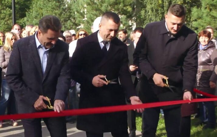 В Новосибирске открыли обновленный сквер Героев Донбасса