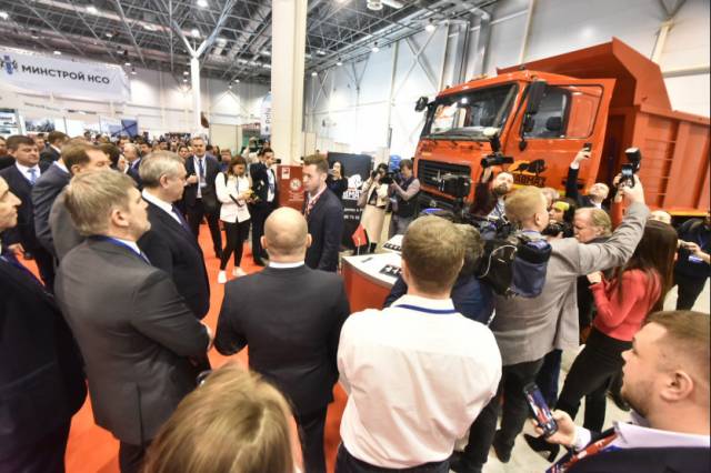 В Новосибирске Андрей Травников открыл «Сибирскую строительную неделю-2023»