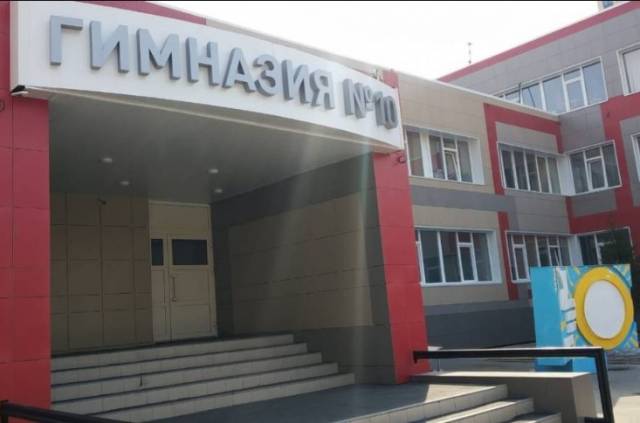 Новый директор новосибирской гимназии №10 написала заявление об увольнении