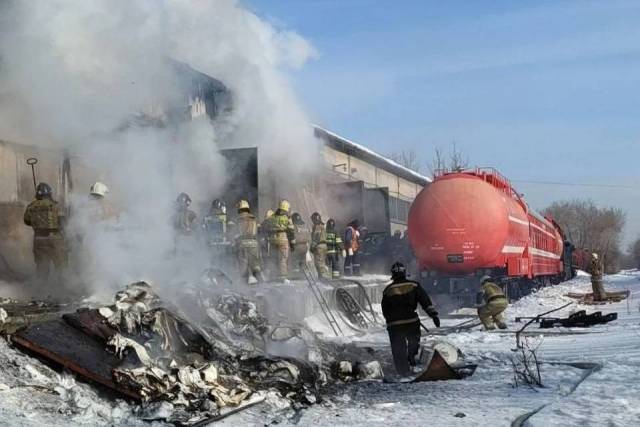 В Новосибирске пожарные ликвидировали открытое горение на складе