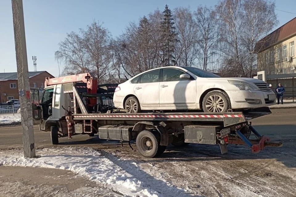В Новосибирской области у супругов забрали автомобиль из-за миллионного долга жены