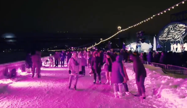 В Новосибирске открыли самый длинный заливной каток в мире