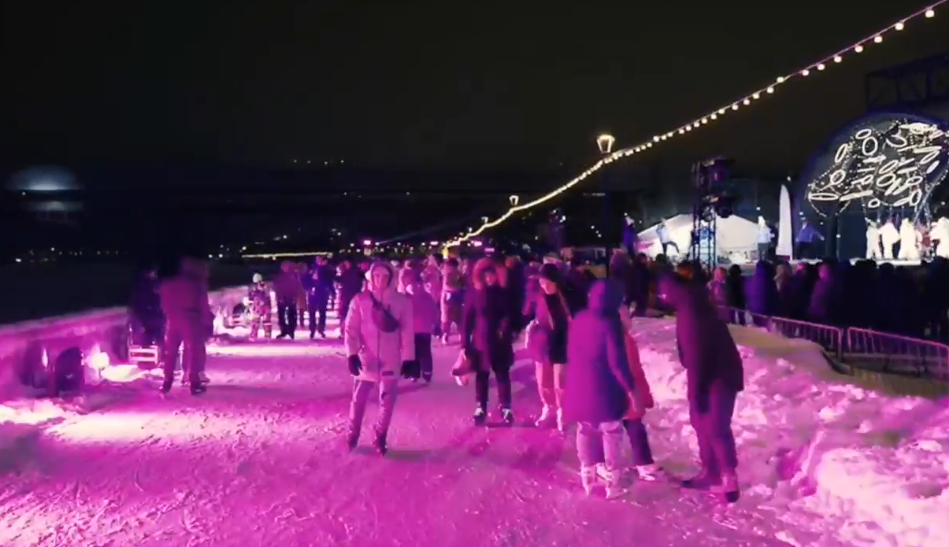 В Новосибирске открыли самый длинный заливной каток в мире