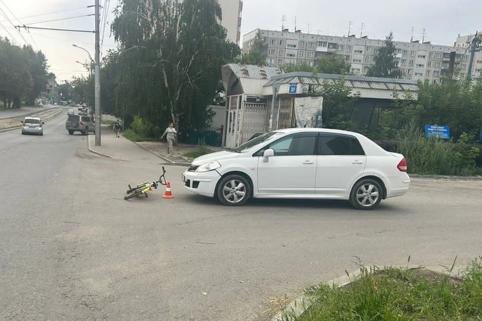 7-летний мальчик на велосипеде попал под колёса иномарки в Новосибирске
