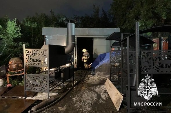 В Новосибирске сгорел цех завода торгового оборудования