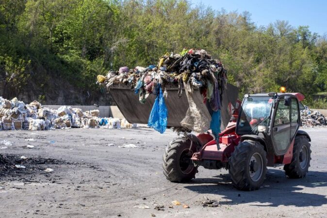 В Новосибирске ликвидировали одну из несанкционированных свалок