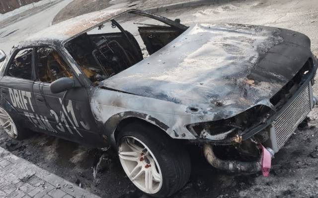 В Новосибирске неизвестные сожгли иномарку