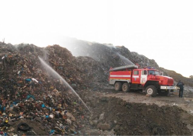 В Новосибирской области горит крупный полигон ТКО