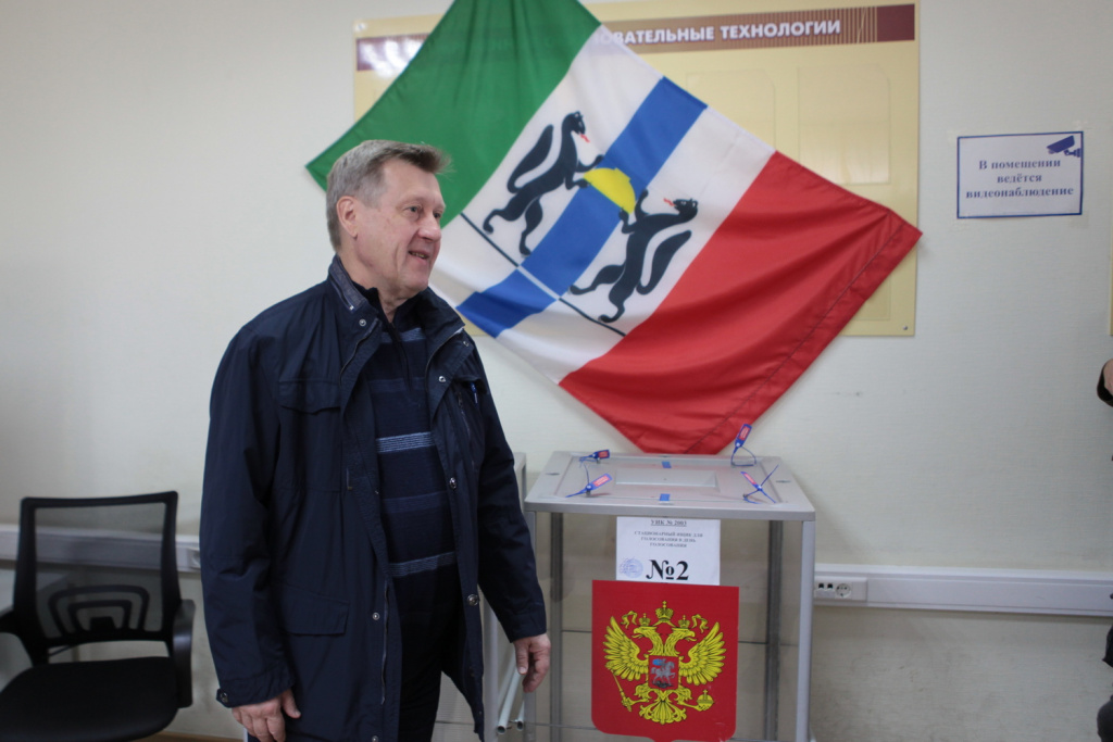 Мэр Новосибирска проголосовал на выборах губернатора НСО в последний день