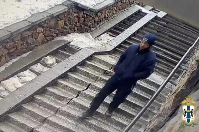 В Новосибирске мужчина отобрал у 85-летнего пенсионера кошелек и убежал