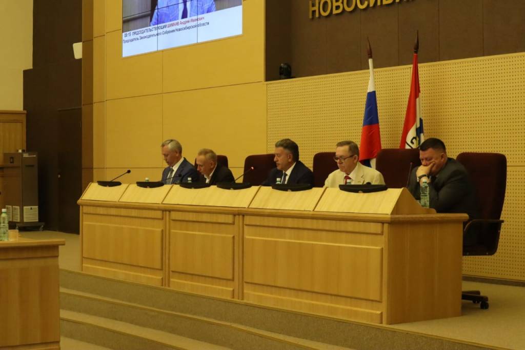 Вернувшийся с СВО командир батальона «Вега» Панферов выступил перед заксобранием