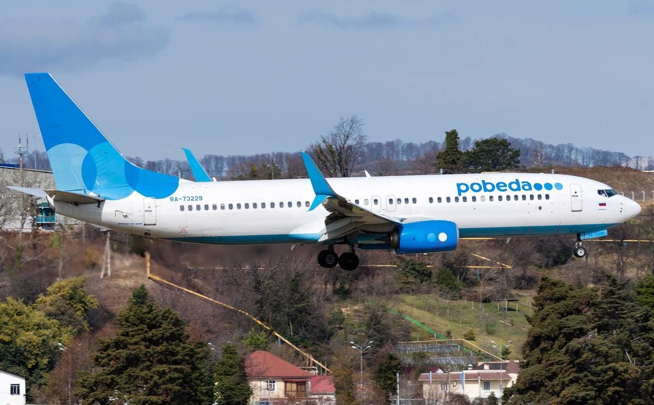 Самолет Новосибирск — Санкт-Петербург экстренно сел в Москве из-за трещины в стекле