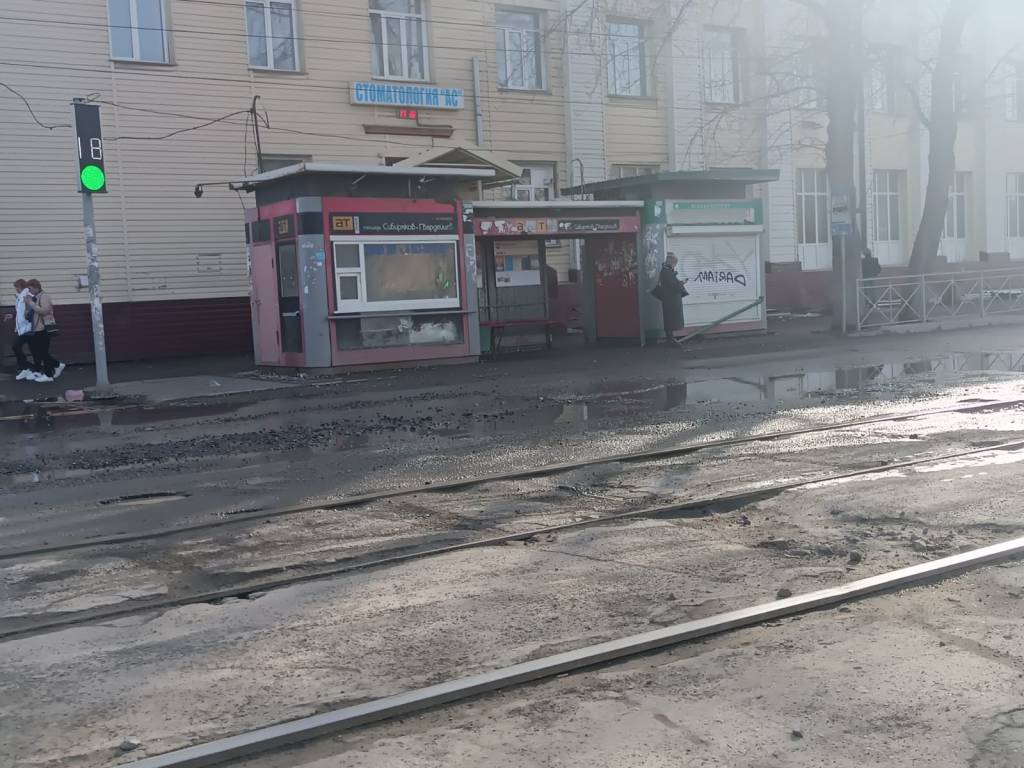 Трамвай сошел с рельсов в Ленинском районе Новосибирска