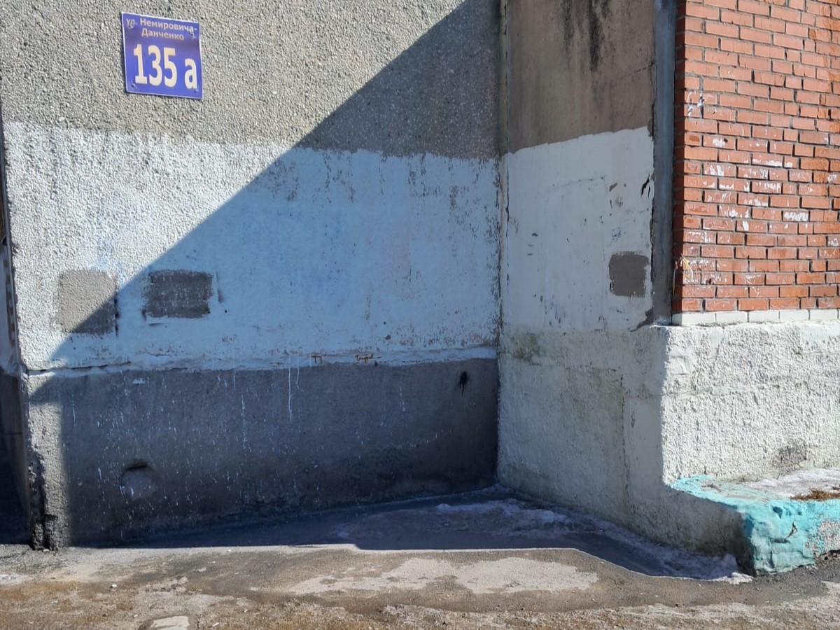 Сотрудники службы судебных приставов убрали за собой окурки после вмешательства «Прецедента»