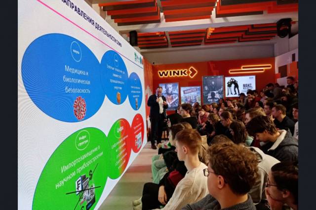 ДНК-паспорта получили посетители стенда Новосибирской области в День российской науки на ВДНХ