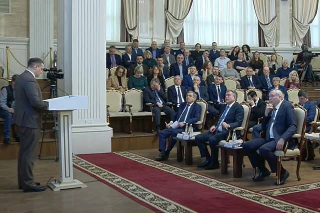 Депутаты Заксобрания обсудили в правительстве реализацию нацпроектов