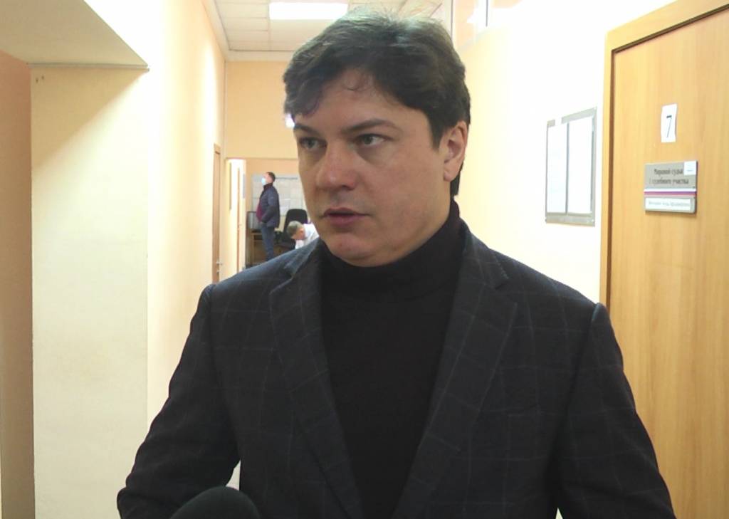 Суд признал незаконным отстранение от должности вице-мэра Новосибирска Артема Скатова