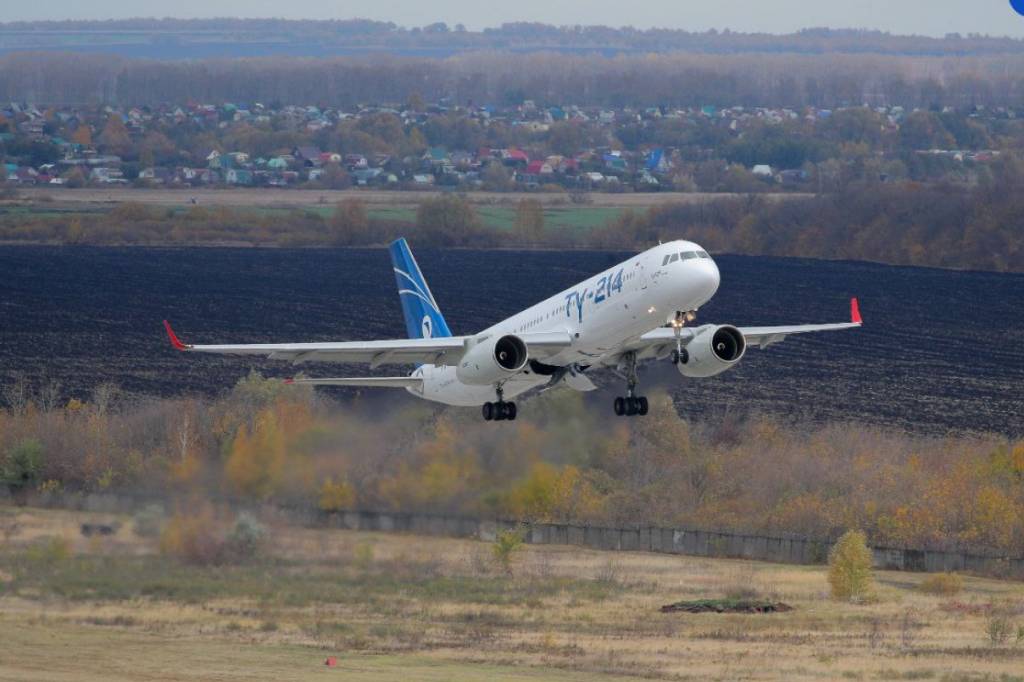 Новосибирская авиакомпания S7 закупит 100 лайнеров Ту-214