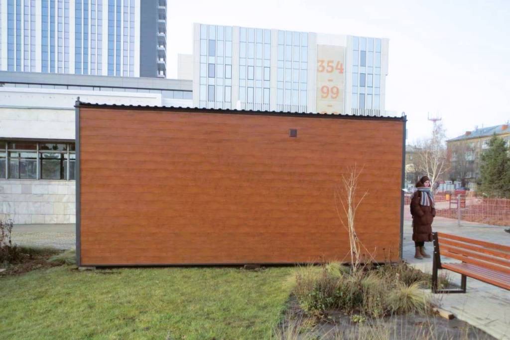 В мэрии Новосибирска объяснили установку пункта полиции на газоне