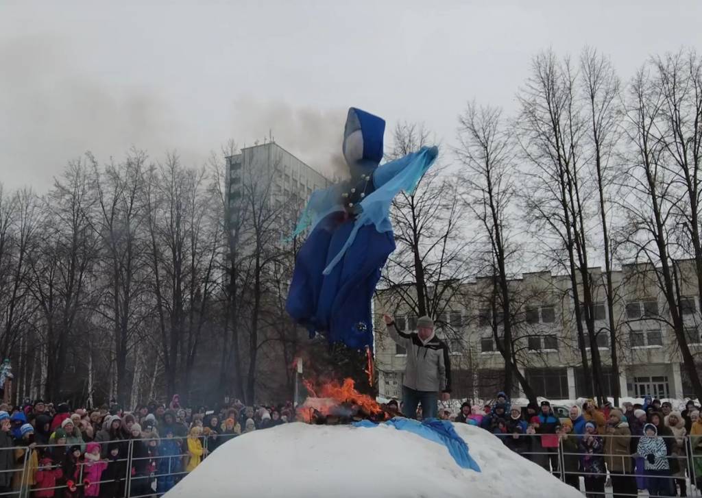 «Утеряны традиции чучелостроения»: новосибирский общественник раскритиковал финал Масленицы в Краснообске