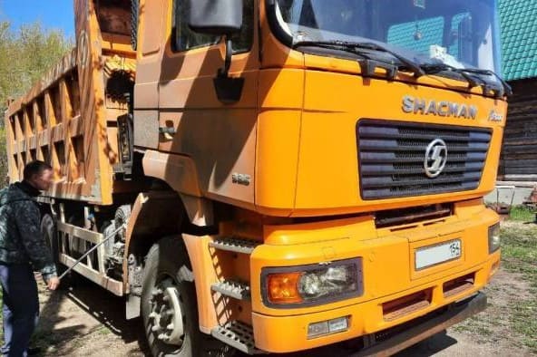 В Новосибирской области пристав арестовала грузовик из-за долга в 4