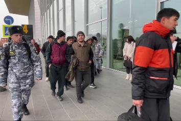Втрое больше мигрантов стали выдворять из Новосибирской области