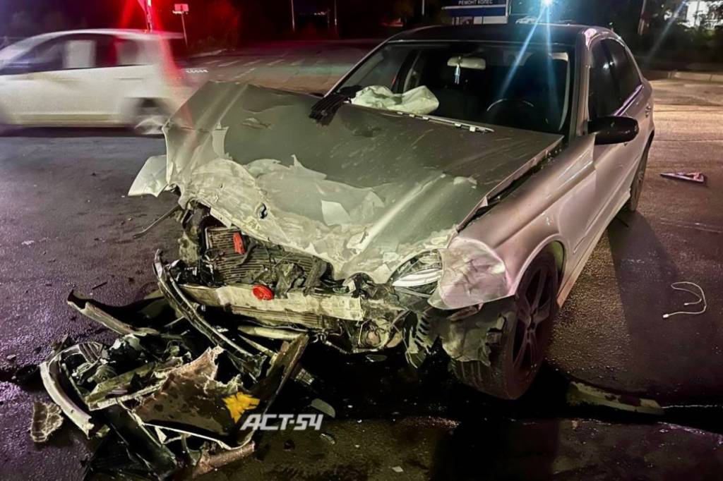 ДТП с автомобилем такси произошло в Новосибирске