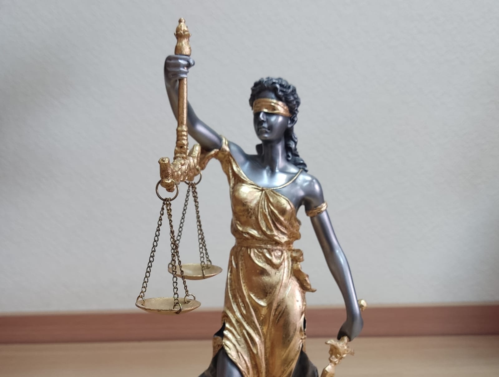 Коммерсант получил три года условно за взятку авиабилетами бывшему директору УКС мэрии Новосибирска