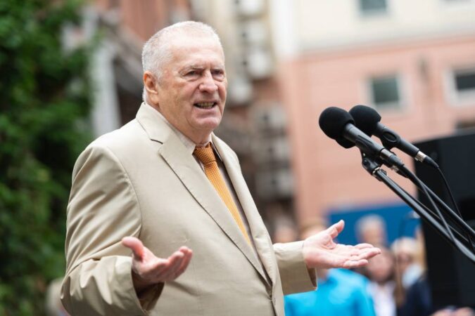 Письмо с автографом Жириновского подешевело на 10 тысяч рублей