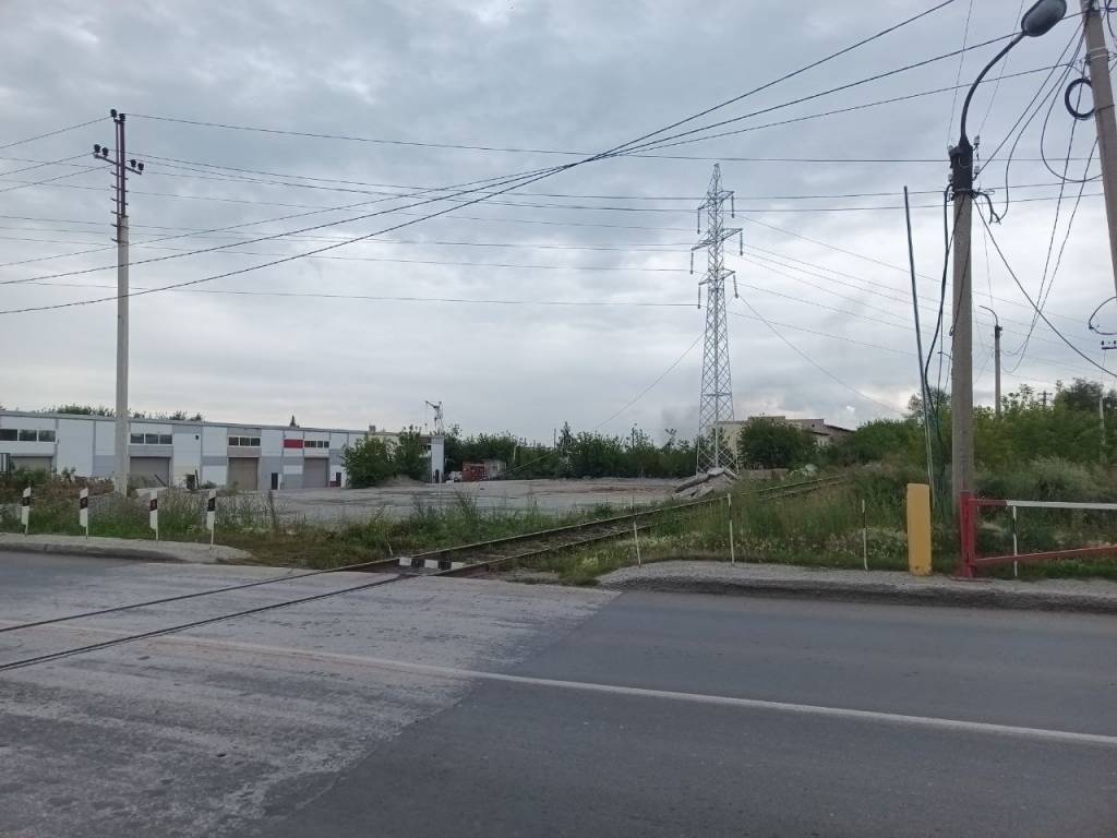 Снесенную погрузчиком опору ЛЭП в Бердске заменили на новую