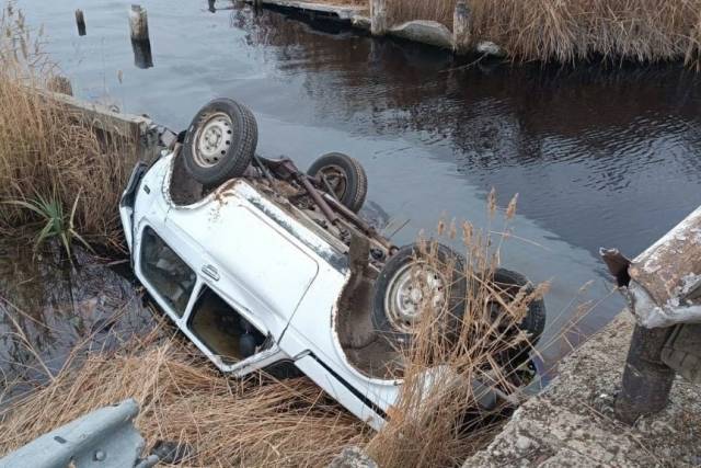 Водитель погиб при падении с моста под Новосибирском
