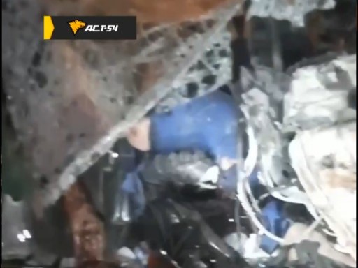 Сегодня ночью самосвал FAW влетел в припаркованный вдоль дороги автобус на Горском