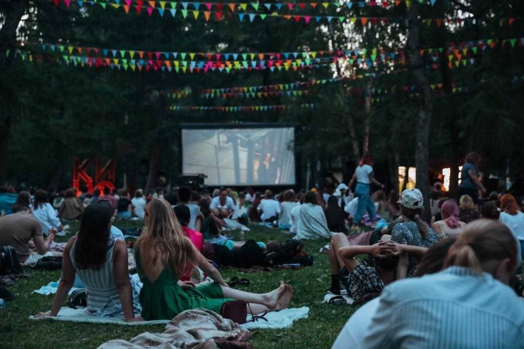 В Новосибирске 1 июля стартует фестиваль «Кино на траве»